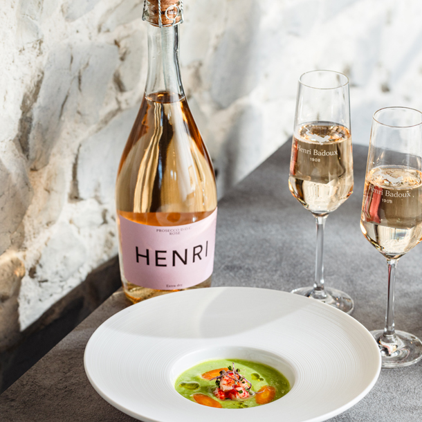 Suggestion d'accord mets vin de la maison Badoux: Henri Prosecco Rosé avec une soupe de courgette aux écrevisses.