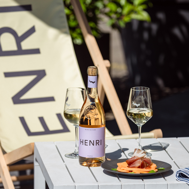 Suggestion d'accords mets-vins de la Maison Henri Badoux: Henri Blanc de Noir à déguster avec du melon et du jambon.