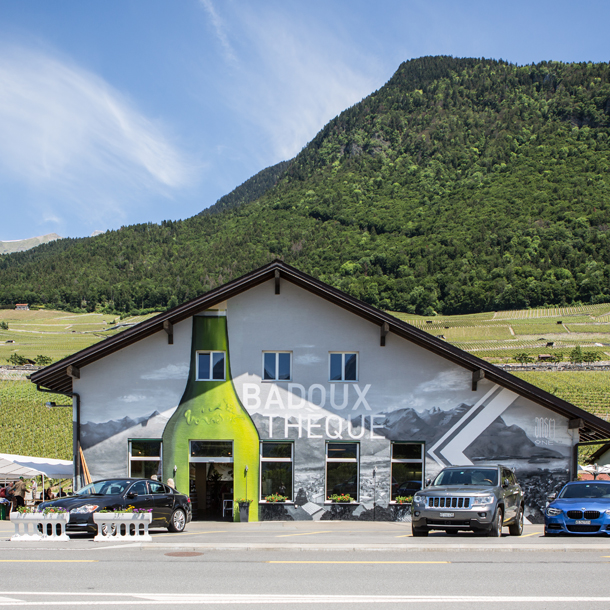 Café, bar, restaurant la BadouxThèque à Yvorne, lieu incontournable pour déguster les vins Henri Badoux.