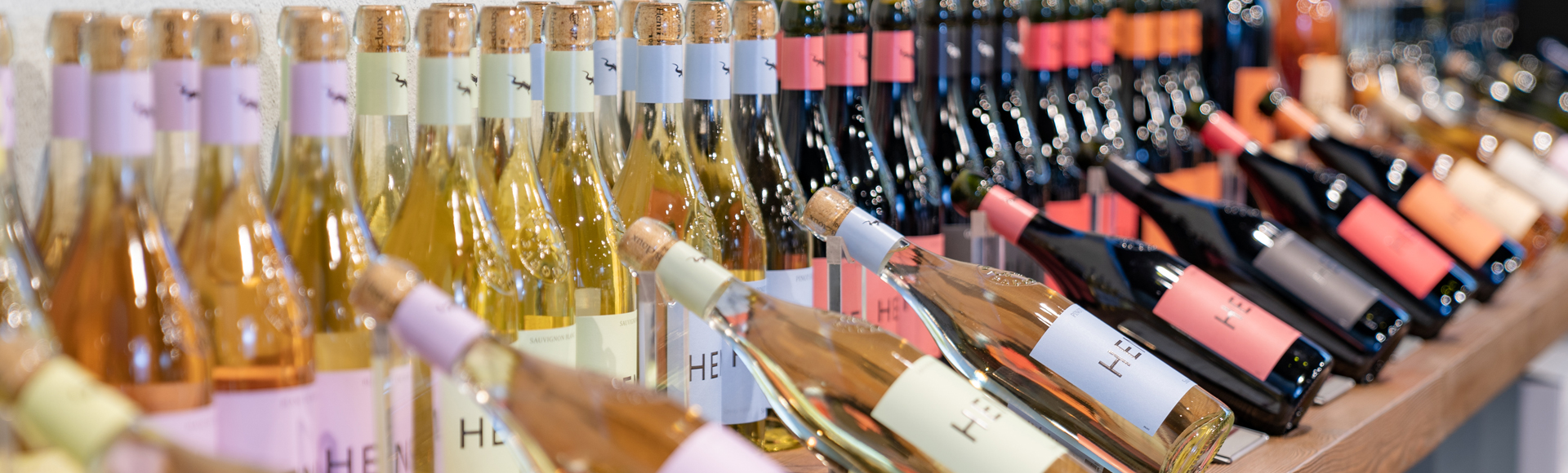 Bouteilles de vin blancs et rouges suisses de la Maison Henri Badoux.