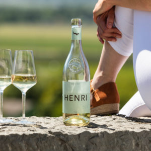 Bouteille de vin Henri 1908 Blanc, de la Maison Henri Badoux à Aigle.