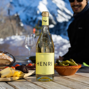 Bouteille de vin blanc Henri Sauvignon, la marque suisse de la Maison Henri Badoux.