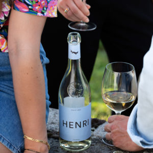 Bouteille de vin blanc Henri Pinot Gris, de la Maison Henri Badoux à Aigle.